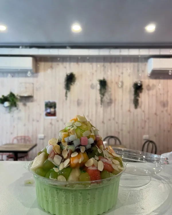 A bingsu topped with fresh fruit, almonds and mochi
