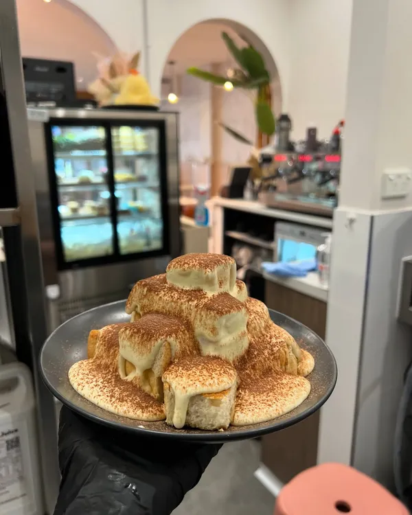 Harry's Volcano held up by the counter
